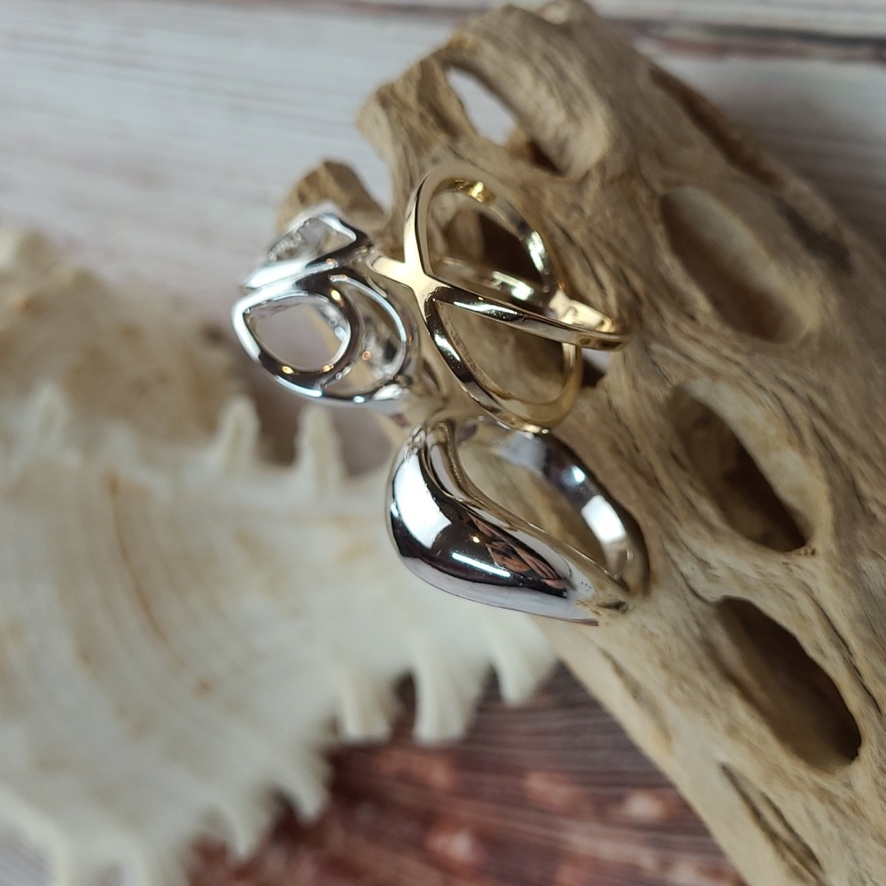BUNDLE OF THREE FASHION RINGS - Picture 3 of 12
